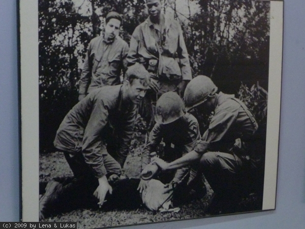 4463 wir besuchen das kriegsmuseum... fotos haben wir uns erspart... es war zu grausam